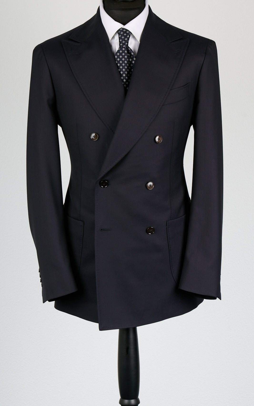 New SUITREVIEW Elmhurst Midnight Navy Pure Wool Traveller Zegna DB Suit - Size 42R (6mm AMF)
