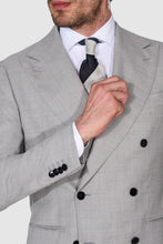 Load image into Gallery viewer, New SUITREVIEW Elmhurst Light Gray Pure Wool All Season DB Suit - Size 42R