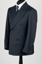Load image into Gallery viewer, New SUITREVIEW Elmhurst Dark Navy Pure Wool Super 110s All Season DB Blazer - Size 40R