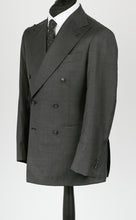 Load image into Gallery viewer, New SUITREVIEW Elmhurst Charcoal Gray Pure Wool All Season Super 110s Suit - Size 38R