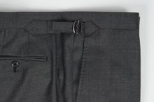 Load image into Gallery viewer, New SUITREVIEW Elmhurst Anthracite Gray Pure Wool Super 110s Suit - Size 42R