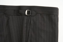 Load image into Gallery viewer, New SUITREVIEW Elmhurst Dark Gray Pinstripe All Season Wool Super 110s Suit - Size 40L