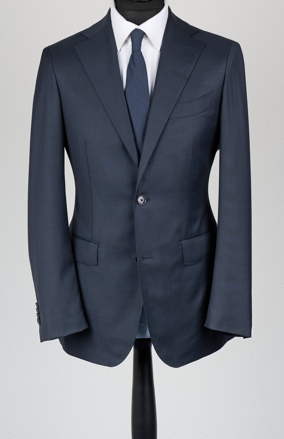 New SUITREVIEW Elmhurst Navy Check Pure Wool All Season Suit - Size 44R