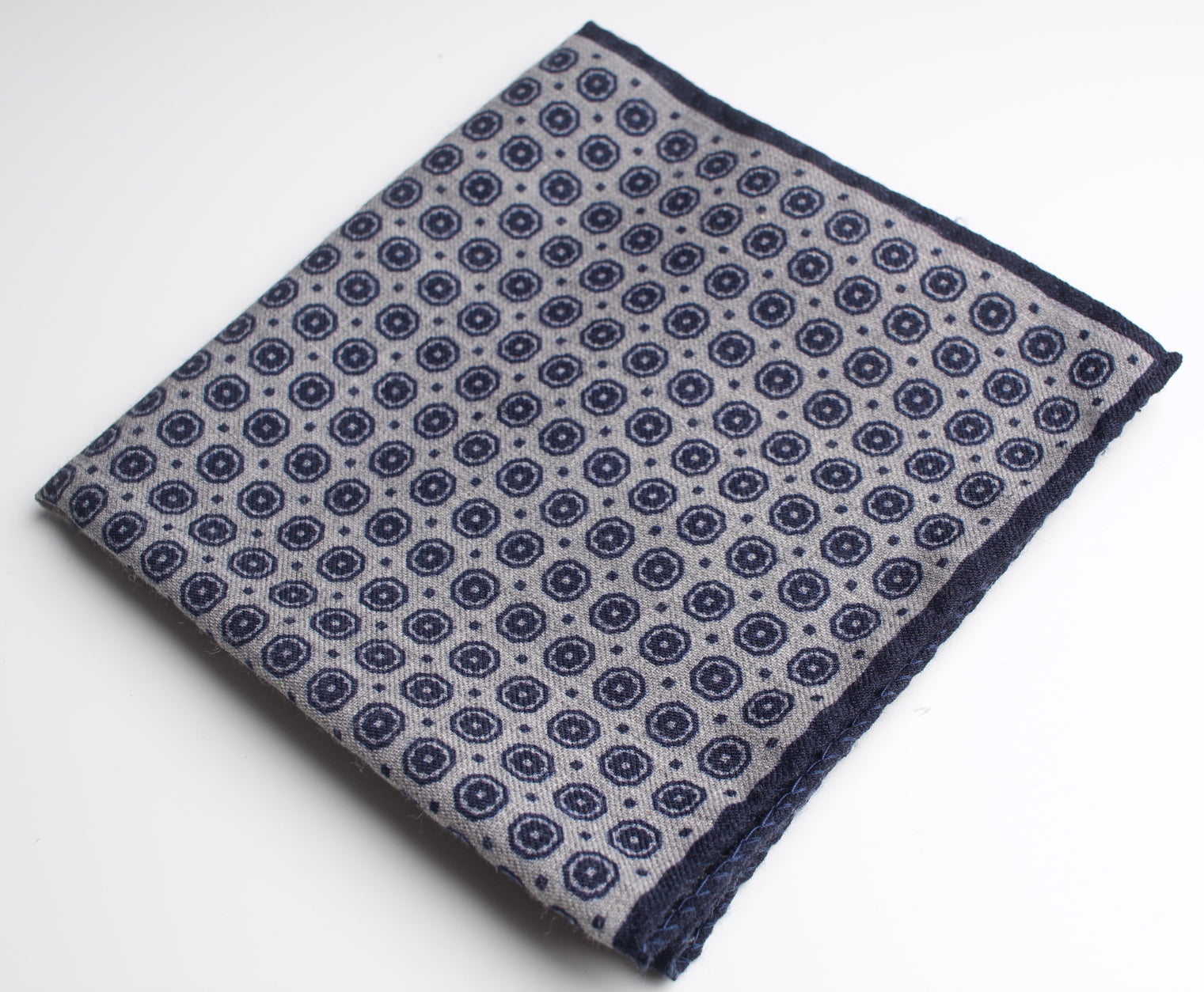 New SUITSUPPLY Navy Graphic Pure Wool Pocket Square